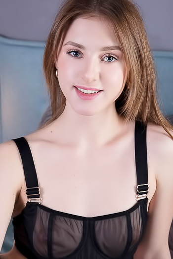 Karianne Cute Brunette With Beautiful Body